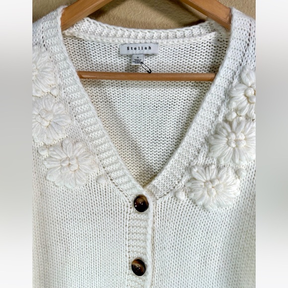 Stellah Embroidered Balloon Sleeve Cardigan in White - Picture 8 of 10